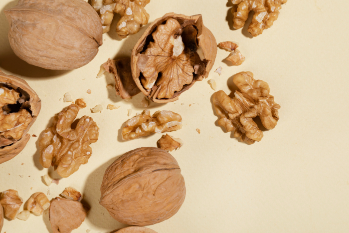 Walnut Trees: The Wonderful World of Nature's Nutty Giant - Illustrations 2 - Walnut Trees 1